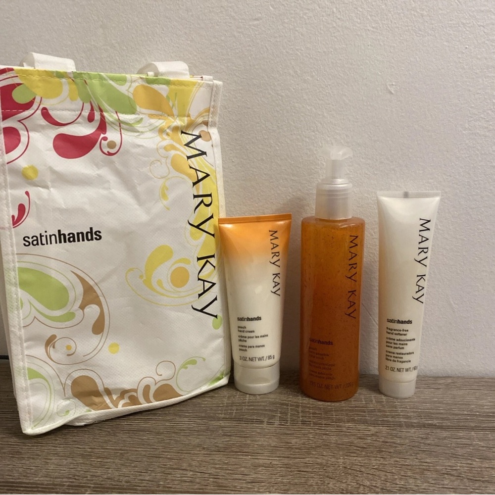 Mary Kay Satin Hands Set - Peach